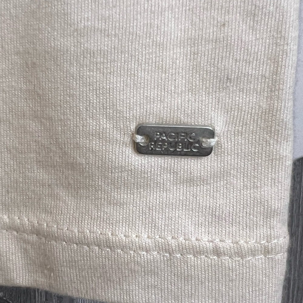 BAG032. Pacific Republic Pull&Bear Tee Small - Picture 3 of 5